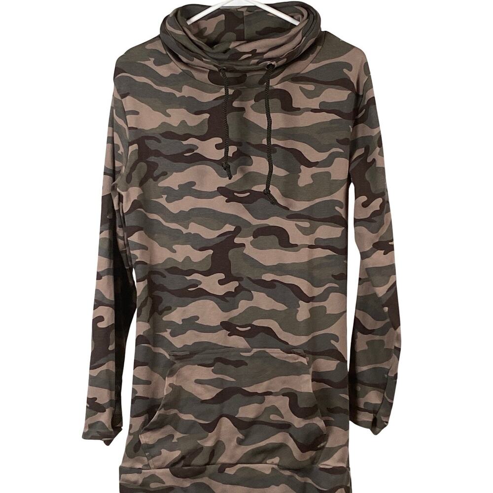 Chelsea DeBoer Sweatshirt Womens Large Camo Pullover Kangaroo Pocket Turtleneck